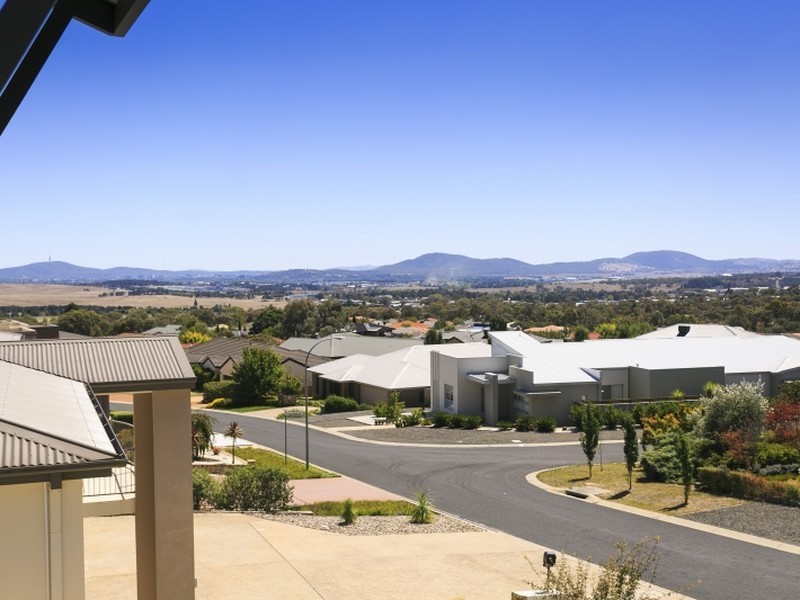 10 Kavanagh Street, Jerrabomberra NSW 2619