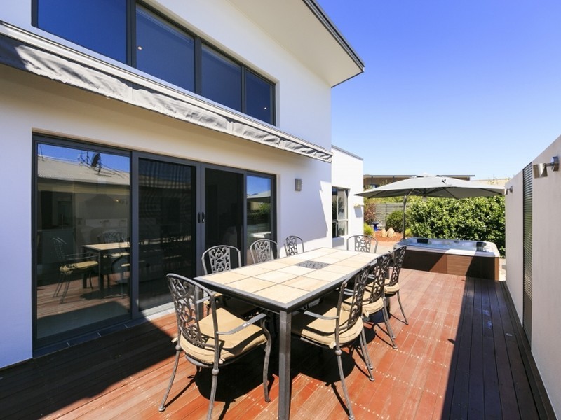 10 Kavanagh Street, Jerrabomberra NSW 2619