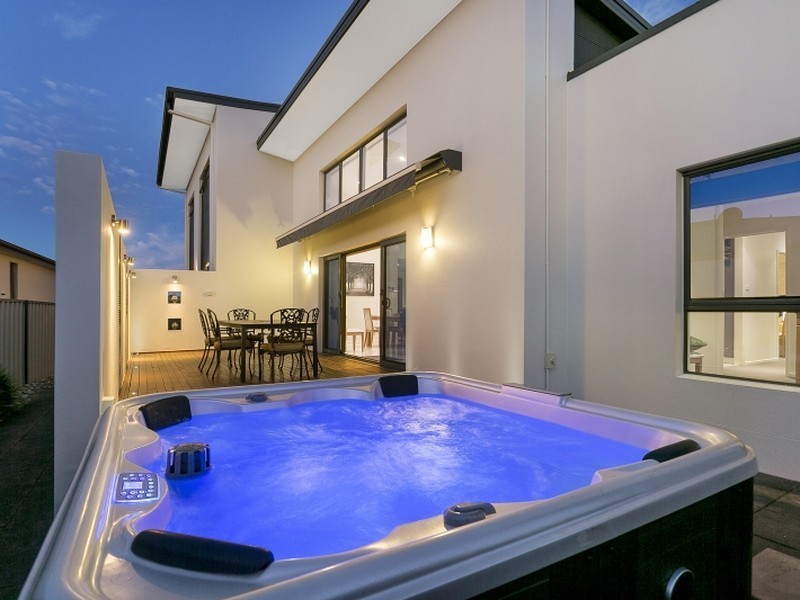 10 Kavanagh Street, Jerrabomberra NSW 2619