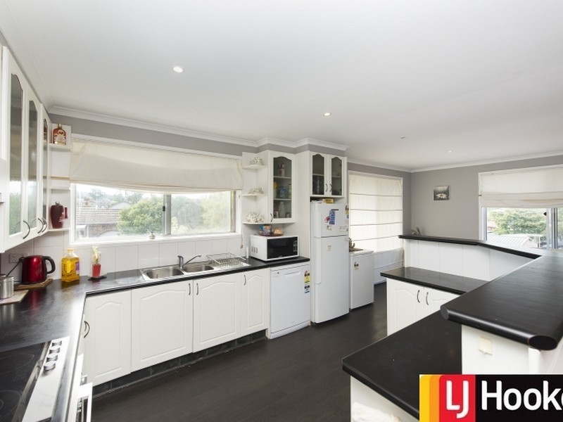 81 Pindari Crescent, Queanbeyan NSW 2620