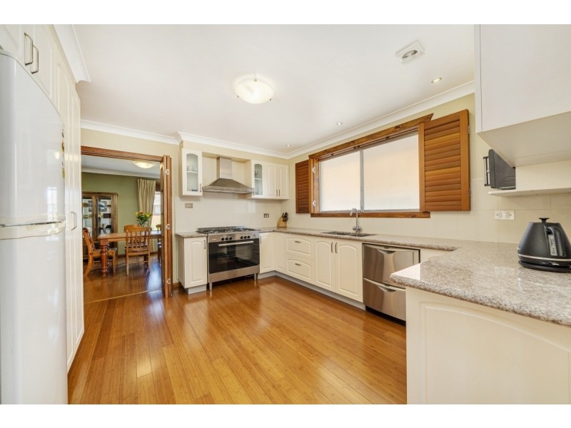 6 Christopher Crescent, Queanbeyan NSW 2620