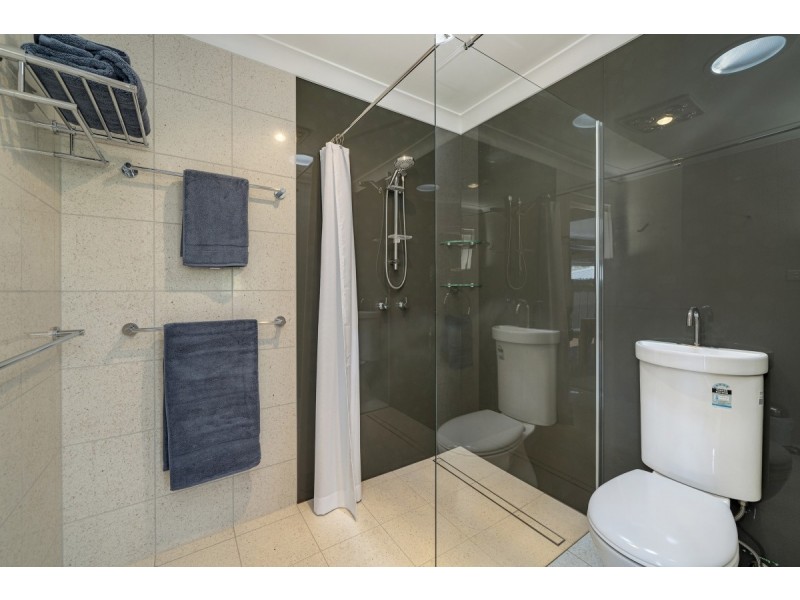 6 Christopher Crescent, Queanbeyan NSW 2620