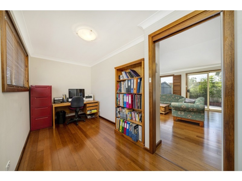 6 Christopher Crescent, Queanbeyan NSW 2620