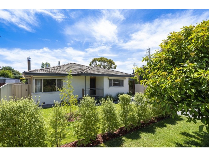 6 Christopher Crescent, Queanbeyan NSW 2620