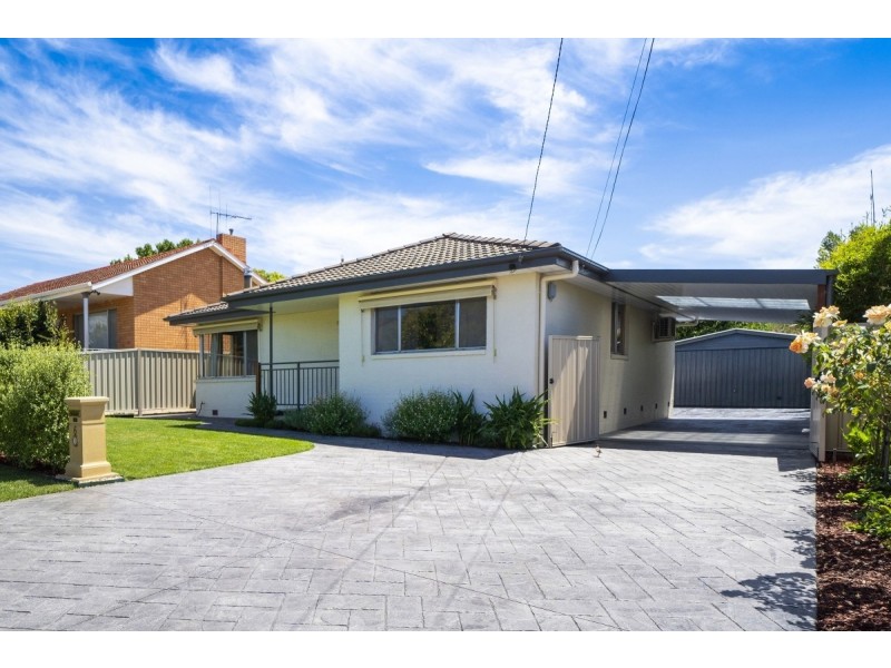 6 Christopher Crescent, Queanbeyan NSW 2620