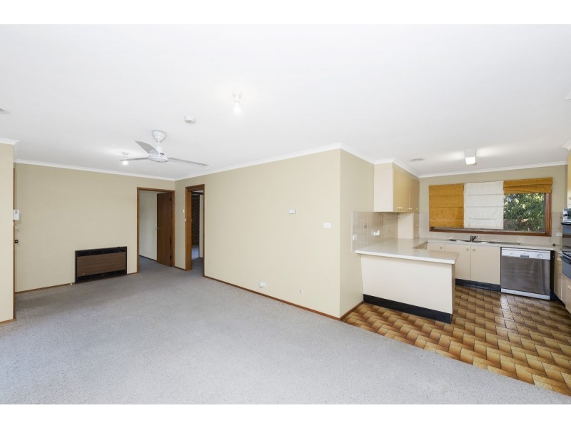 1/8 Mowatt Street, Queanbeyan NSW 2620