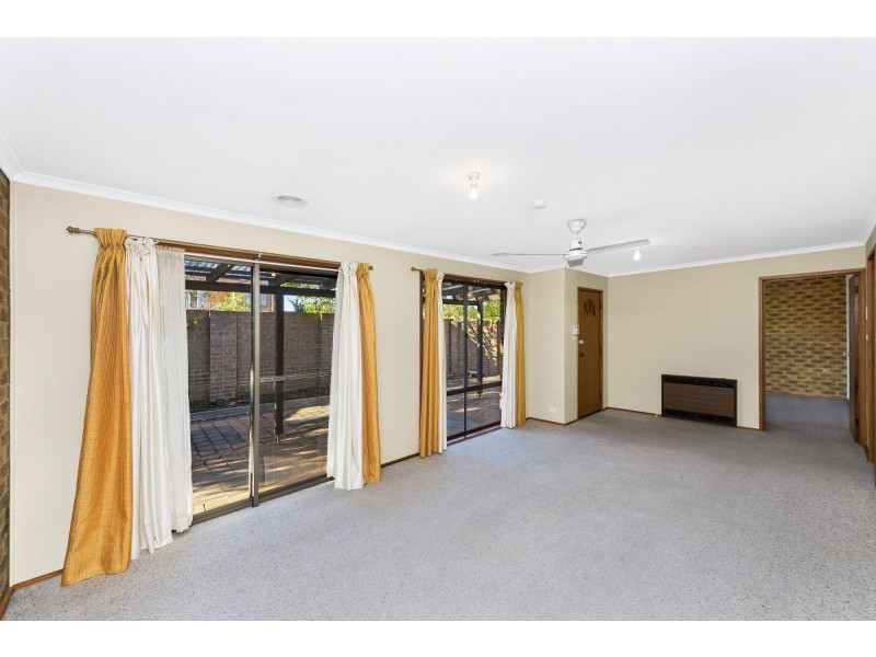 1/8 Mowatt Street, Queanbeyan NSW 2620