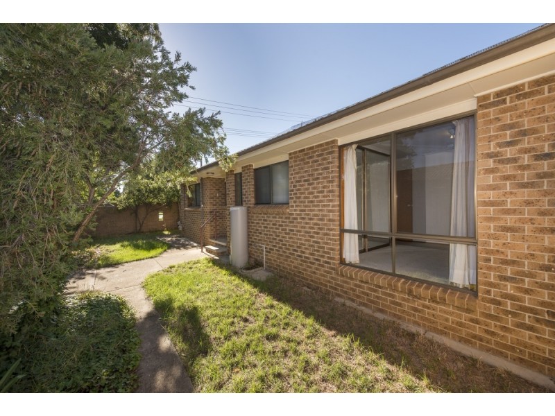 1/8 Mowatt Street, Queanbeyan NSW 2620