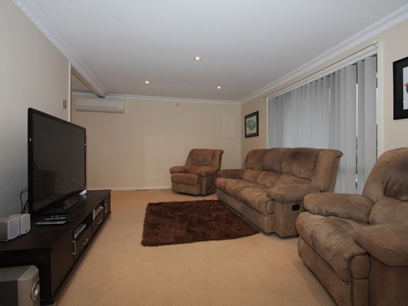 6 Cassinia Street, Queanbeyan NSW 2620