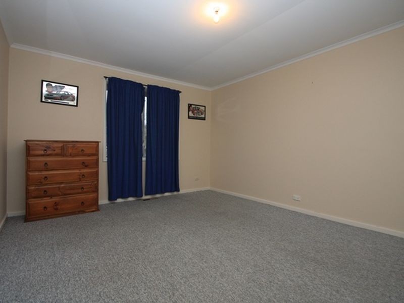 6 Cassinia Street, Queanbeyan NSW 2620