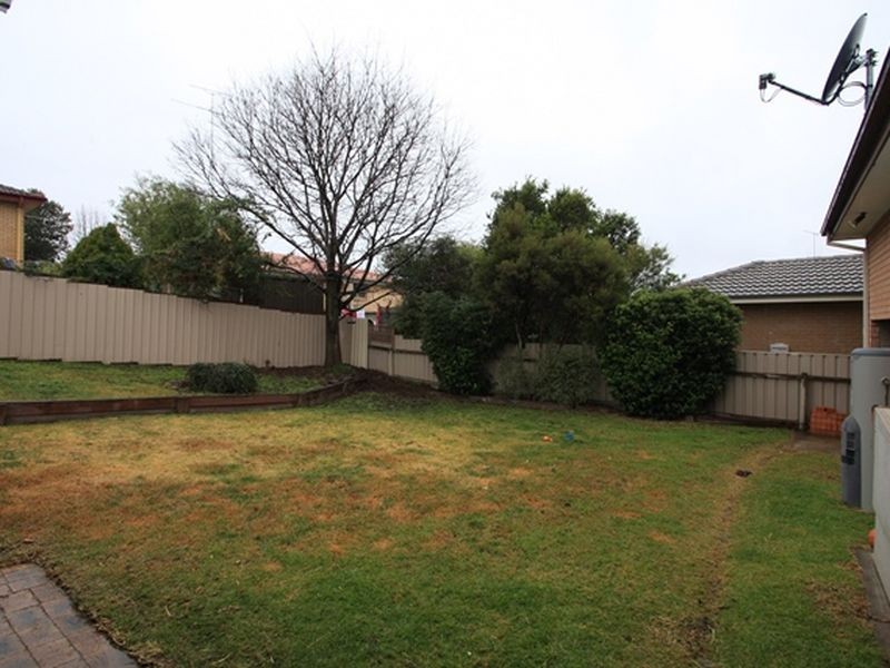 6 Cassinia Street, Queanbeyan NSW 2620