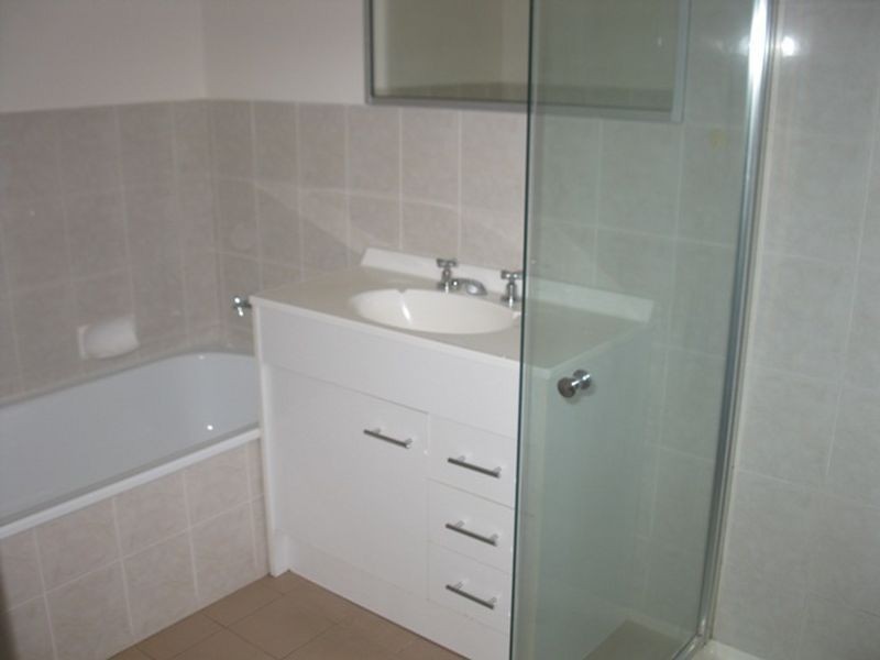 2/56 Molonglo Street, Queanbeyan NSW 2620