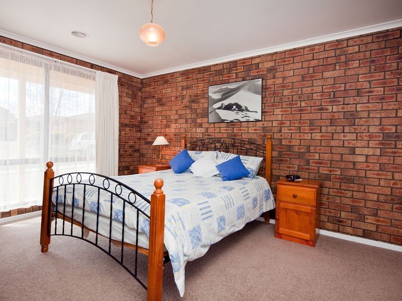 4 Hayley Crescent, Queanbeyan NSW 2620