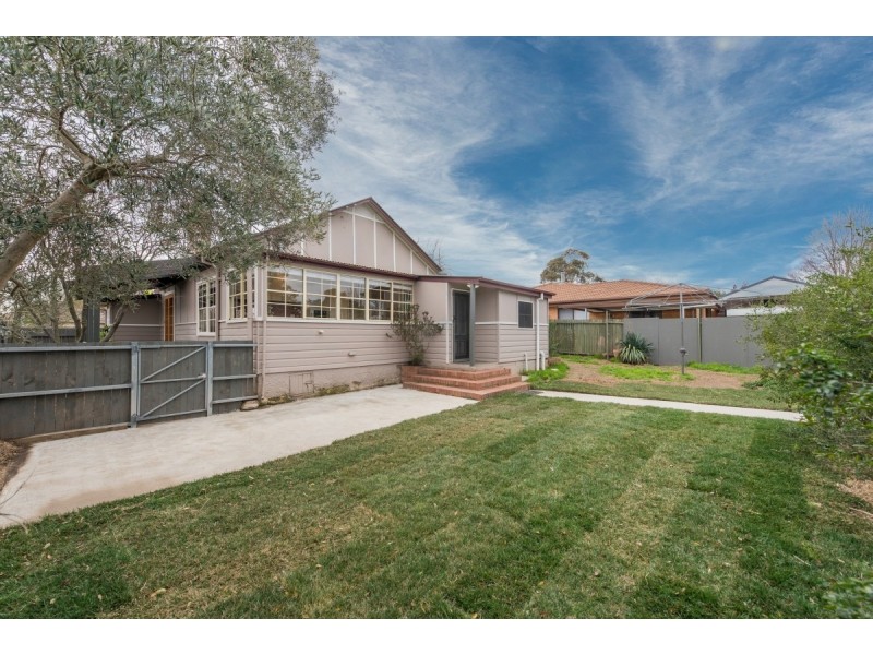 1 Hirst Avenue, Queanbeyan NSW 2620