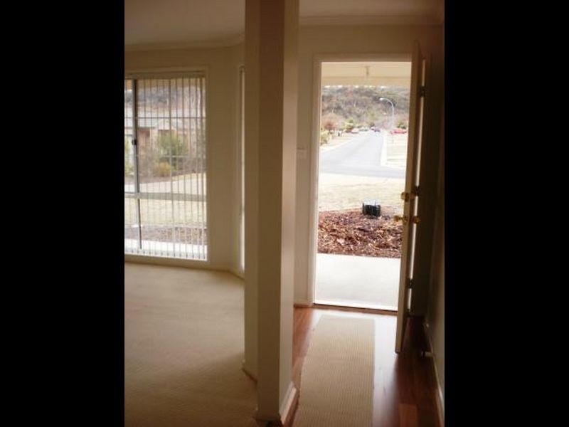17 Thomas Royal Gardens, Queanbeyan NSW 2620
