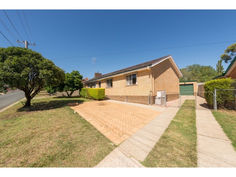 4 Christopher Crescent, Queanbeyan NSW 2620