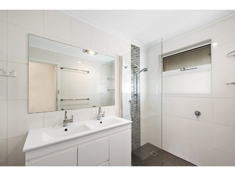 4 Christopher Crescent, Queanbeyan NSW 2620