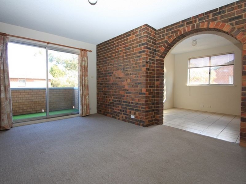 8/4 Mowatt Street, Queanbeyan NSW 2620