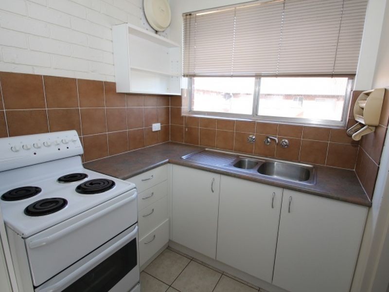 8/4 Mowatt Street, Queanbeyan NSW 2620