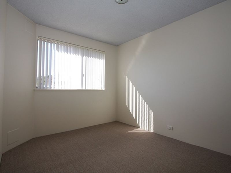 8/4 Mowatt Street, Queanbeyan NSW 2620