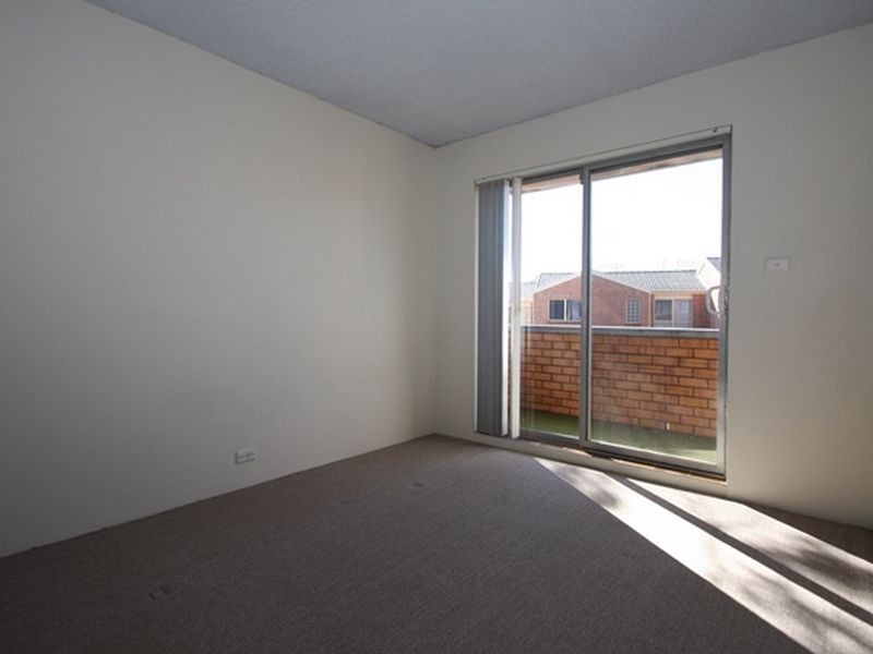 8/4 Mowatt Street, Queanbeyan NSW 2620