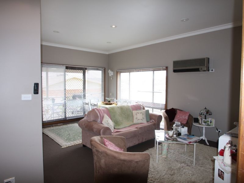 1/27 Gilmore Place, Queanbeyan NSW 2620