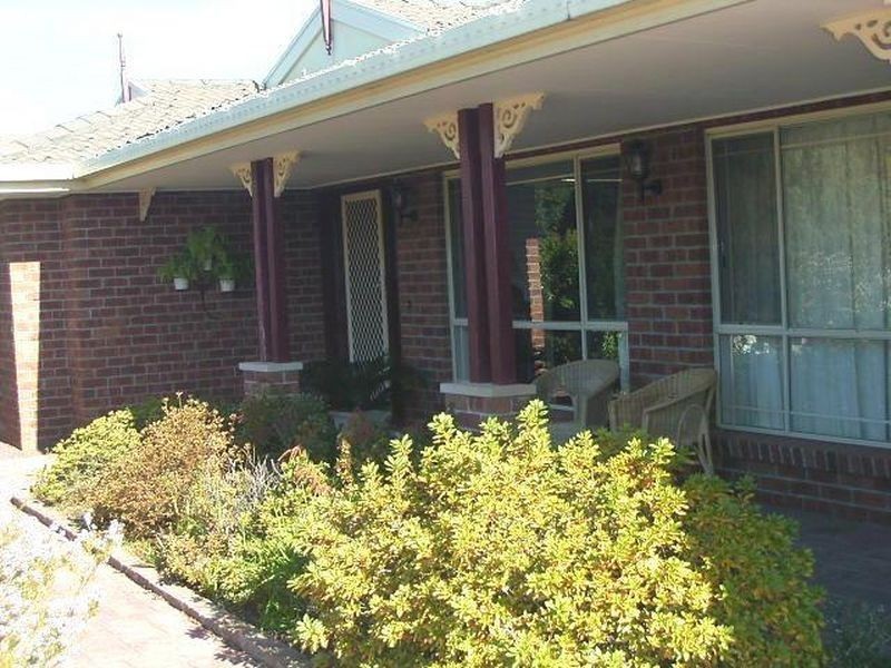 28 Parkview Crescent, Jerrabomberra NSW 2619