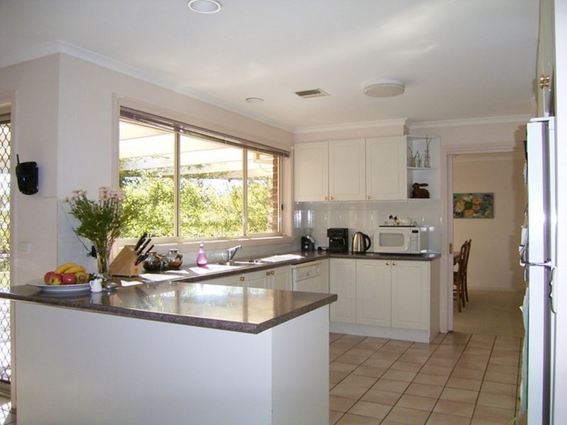 28 Parkview Crescent, Jerrabomberra NSW 2619