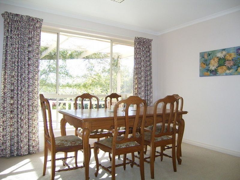 28 Parkview Crescent, Jerrabomberra NSW 2619