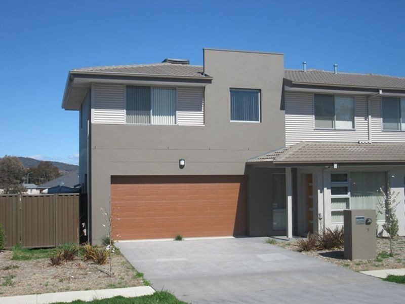 1/18 Mulloon Street, Queanbeyan NSW 2620