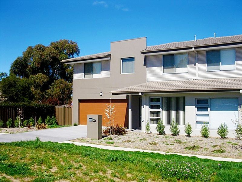 1/18 Mulloon Street, Queanbeyan NSW 2620