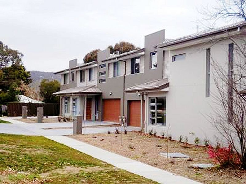 1/18 Mulloon Street, Queanbeyan NSW 2620