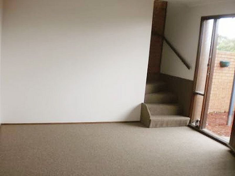 2/12 Hakea Street, Queanbeyan NSW 2620