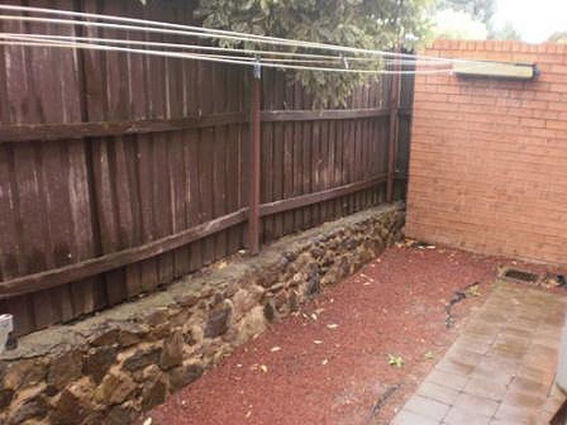 2/12 Hakea Street, Queanbeyan NSW 2620