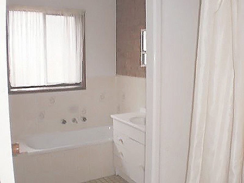 2/12 Hakea Street, Queanbeyan NSW 2620