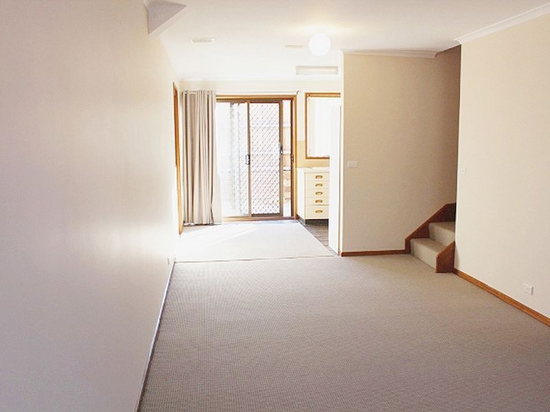 12/11 Donald Road, Queanbeyan NSW 2620