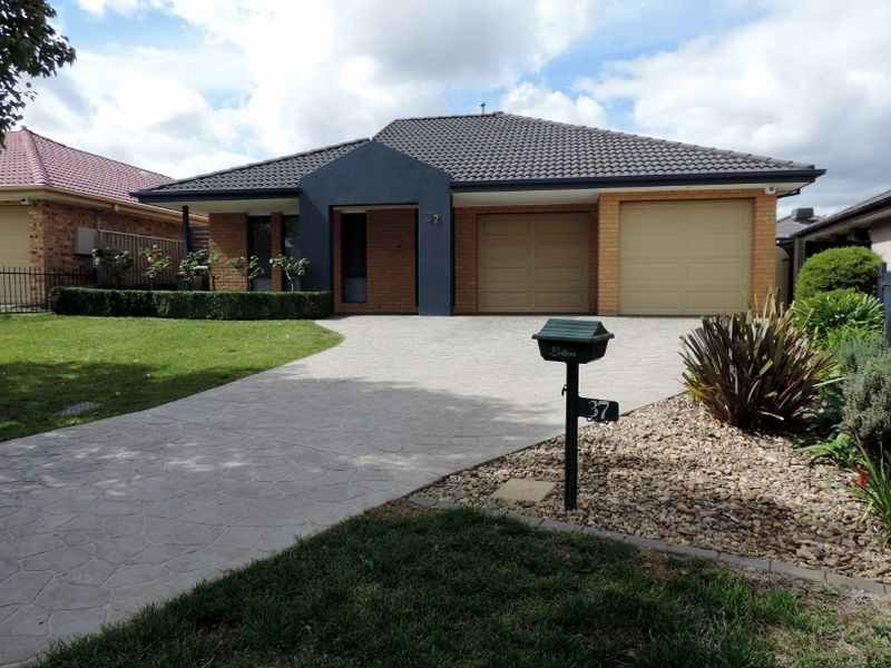 37 Bluestone Gardens, Jerrabomberra NSW 2619