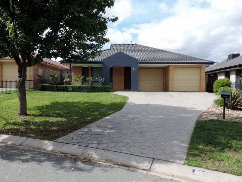 37 Bluestone Gardens, Jerrabomberra NSW 2619