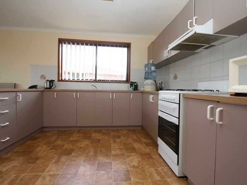 1/40-42 Crest Park Parade, Queanbeyan NSW 2620