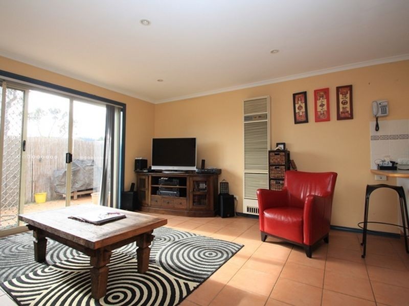 10/60 Jacaranda Drive, Jerrabomberra NSW 2619