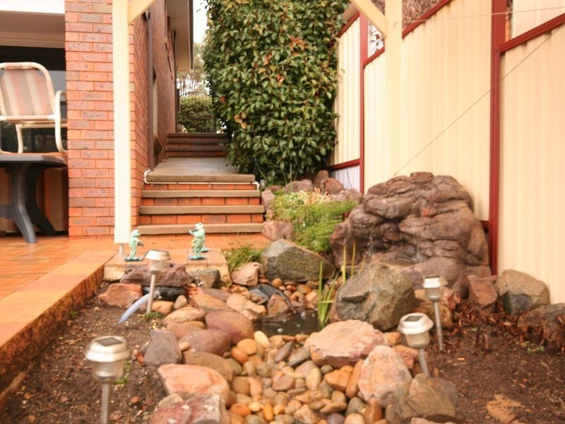 24 Pindari Crescent, Queanbeyan NSW 2620