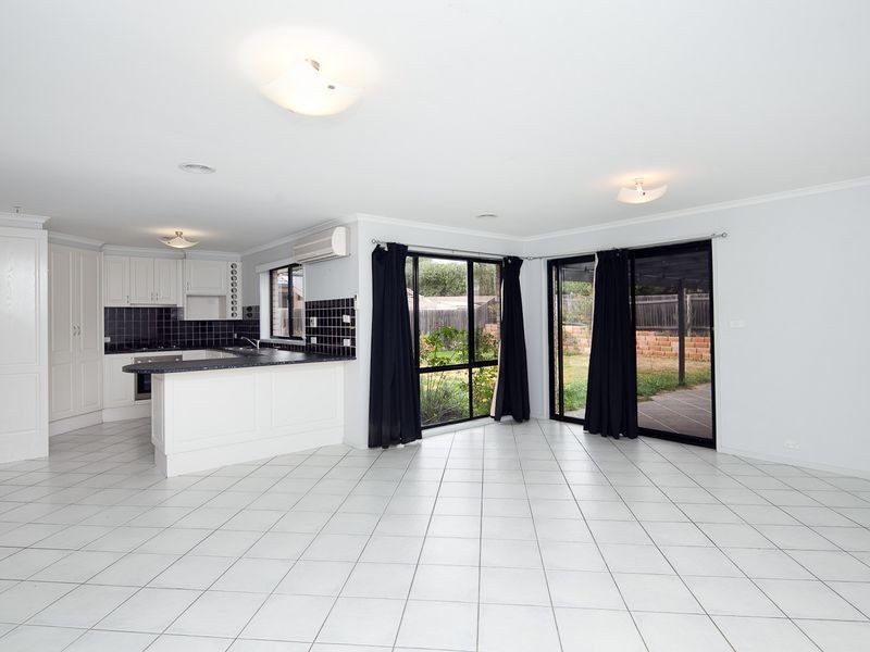 10 Dilwynia Crescent, Jerrabomberra NSW 2619