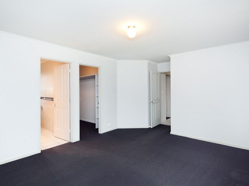 10 Dilwynia Crescent, Jerrabomberra NSW 2619