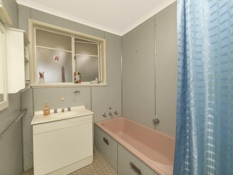 12 Leck Street, Queanbeyan NSW 2620