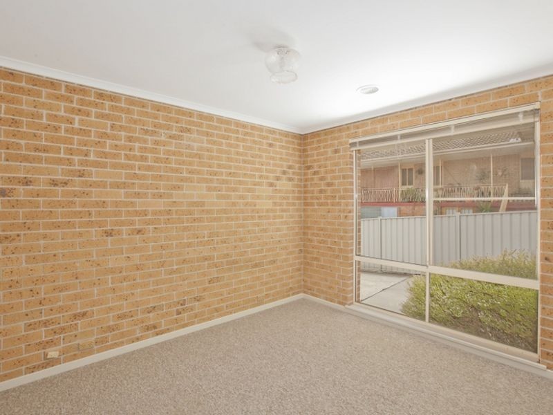 2/33 Gilmore Place, Queanbeyan NSW 2620