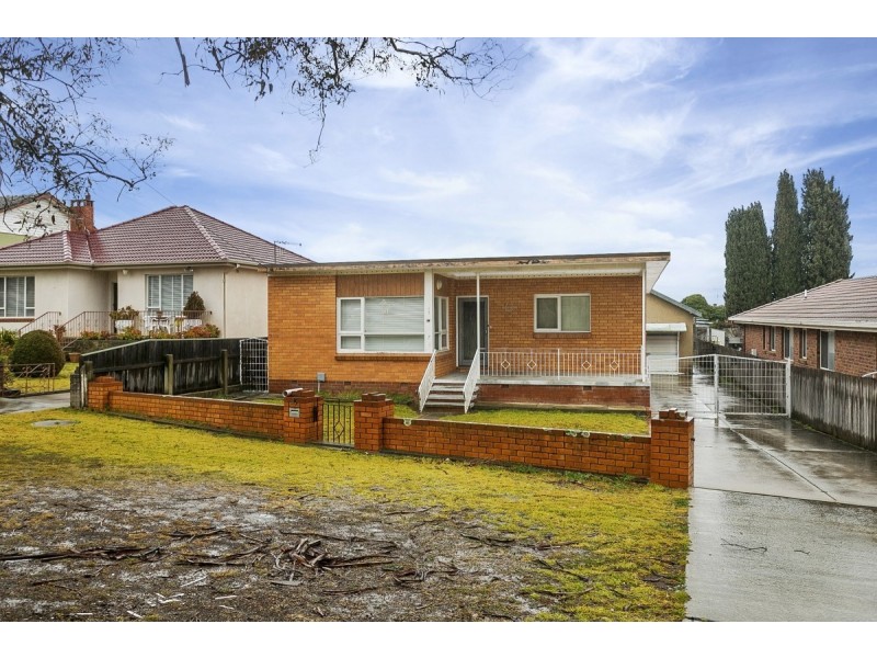 35 Crest Road, Queanbeyan NSW 2620