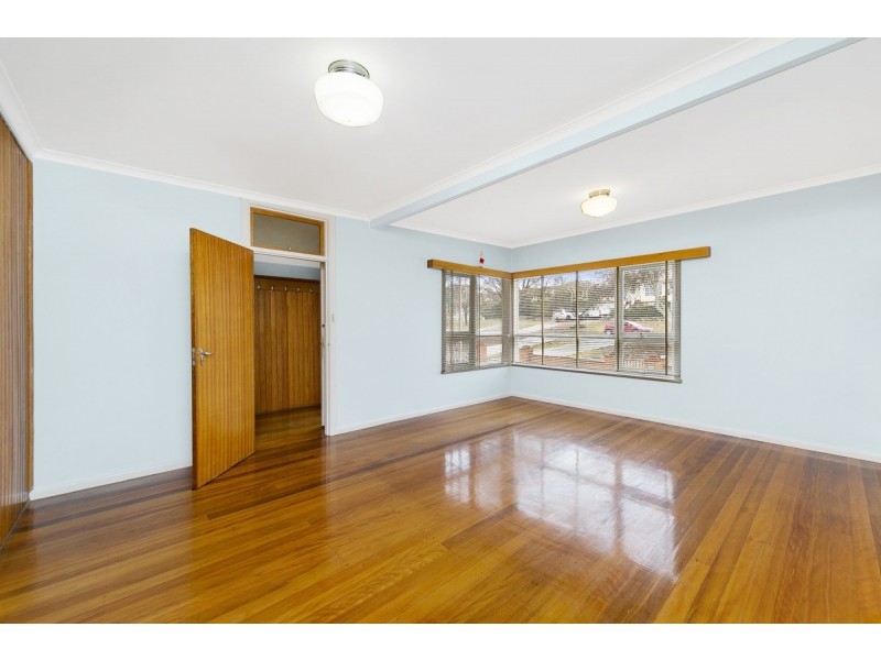 35 Crest Road, Queanbeyan NSW 2620