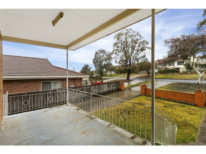 35 Crest Road, Queanbeyan NSW 2620