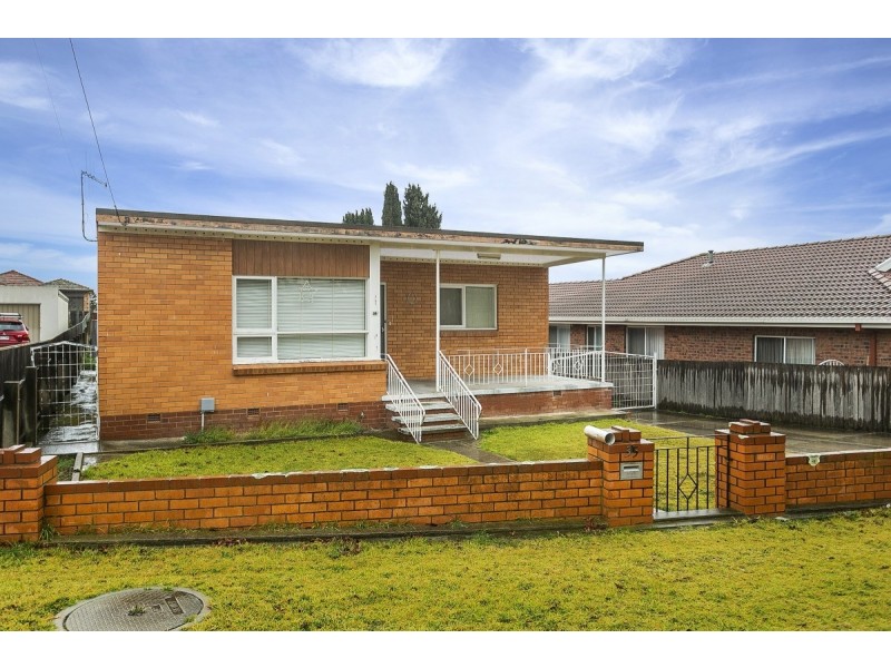 35 Crest Road, Queanbeyan NSW 2620