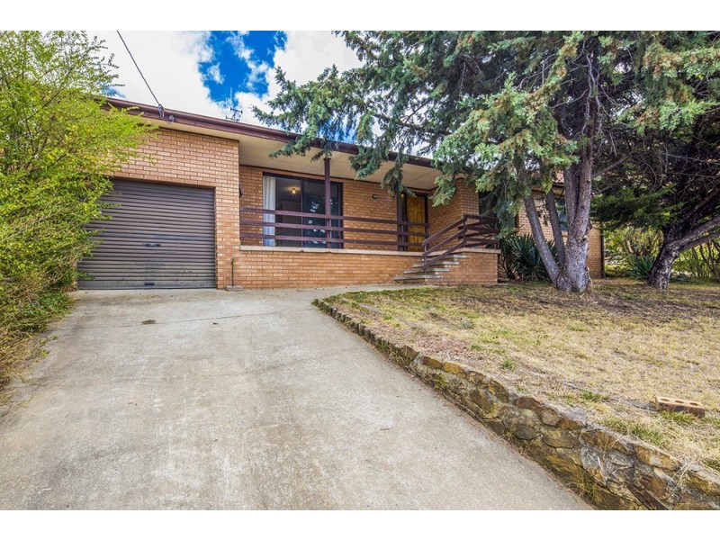 54 Sassafras Crescent, Queanbeyan NSW 2620